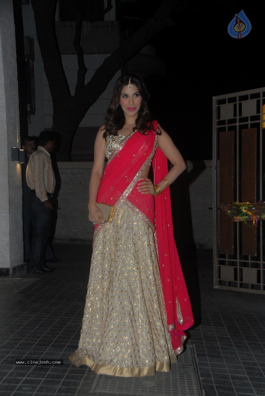 Bolly Celebs at Soha Ali Khan Wedding Party - 2 / 80 photos