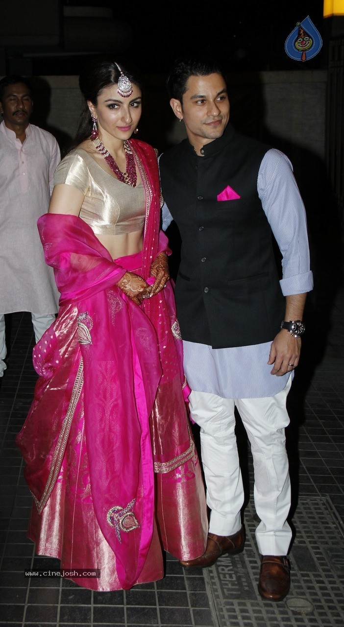 Bolly Celebs at Soha Ali Khan Wedding Party - 5 / 80 photos