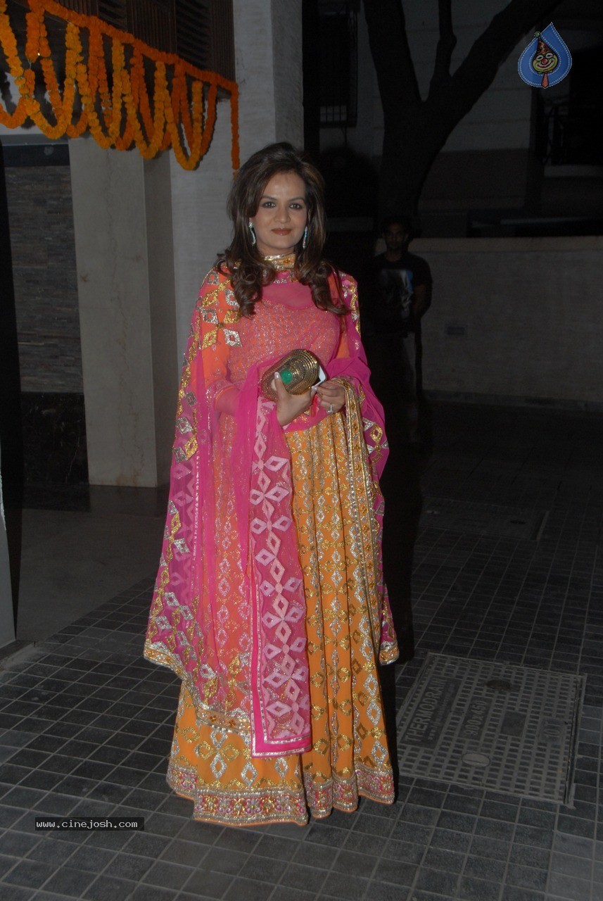 Bolly Celebs at Soha Ali Khan Wedding Party - 10 / 80 photos