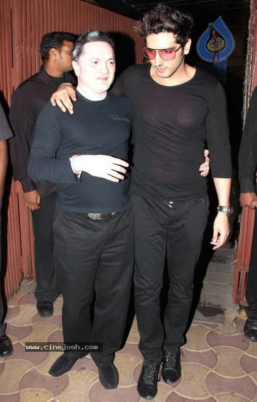 Bolly Celebs at Sohail Khan Bday Bash - 39 / 94 photos