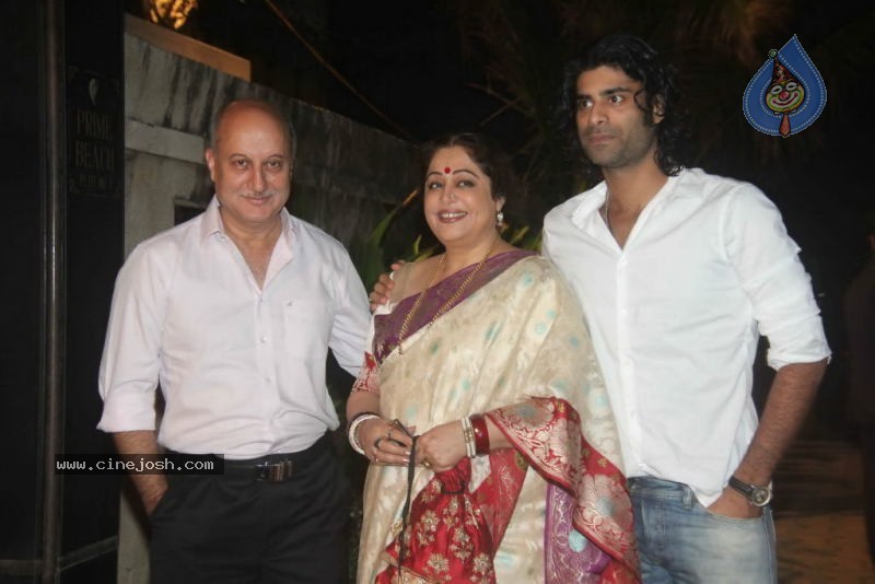 Bolly Celebs at Speedy Singhs Welcome Party - 30 / 32 photos