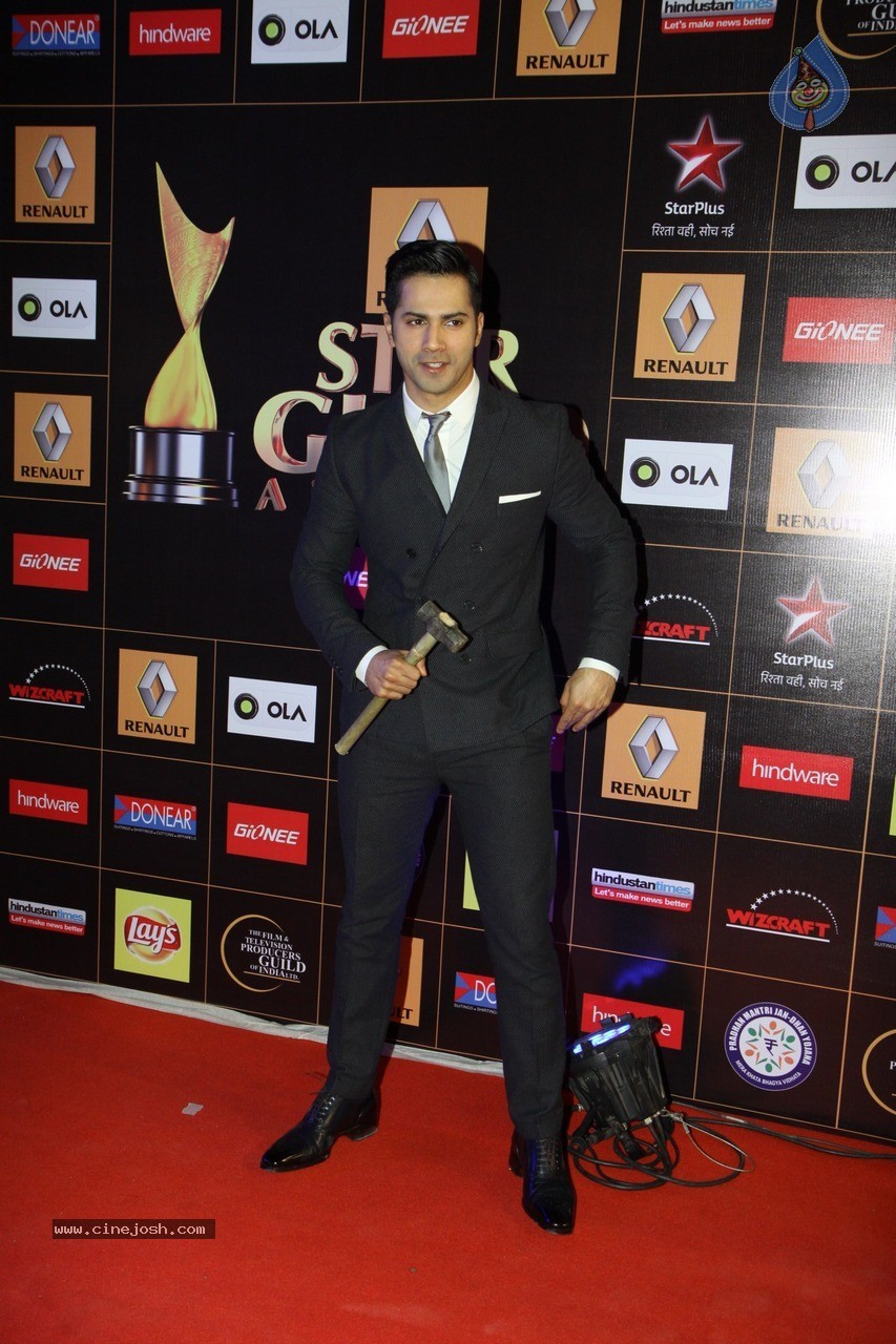 Bolly Celebs at Star Guild Awards 2015 - 26 / 84 photos