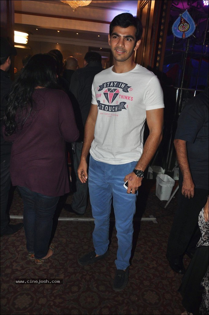 Bolly Celebs at Swimsuit Issue 2013 Event - 35 / 108 photos