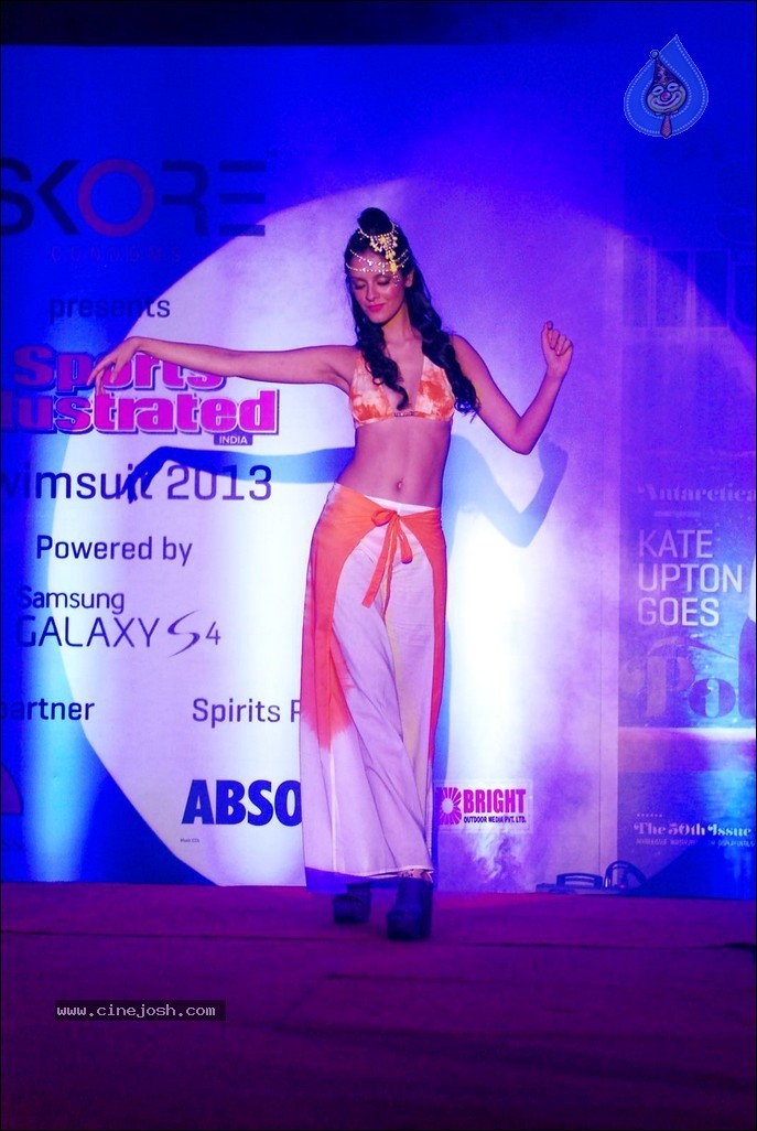 Bolly Celebs at Swimsuit Issue 2013 Event - 45 / 108 photos