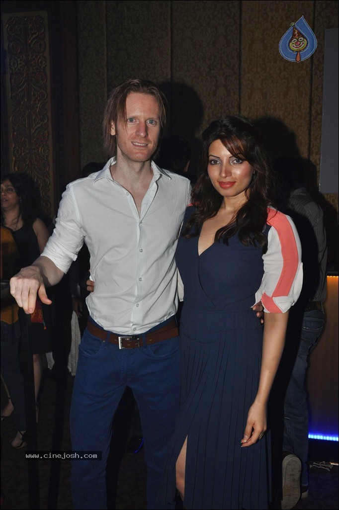 Bolly Celebs at Swimsuit Issue 2013 Event - 101 / 108 photos