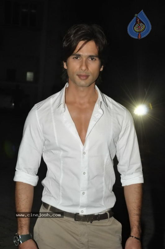 Bolly Celebs at Telly Chakkar New Talent Awards Function - 27 / 54 photos