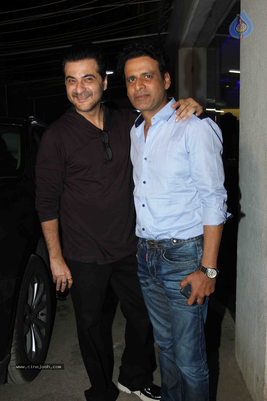 Bolly Celebs at Tevar Special Show - 22 / 30 photos