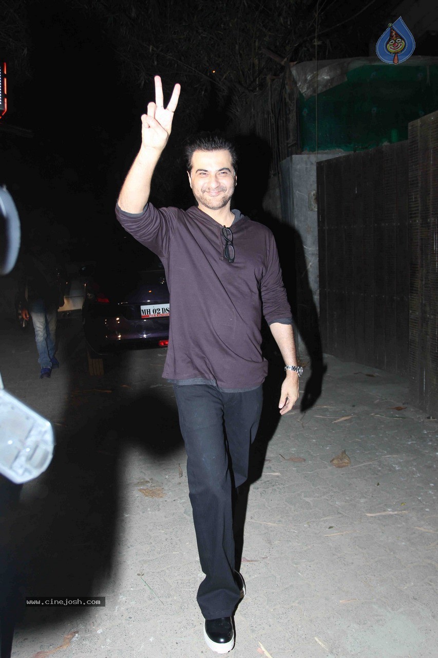 Bolly Celebs at Tevar Special Show - 27 / 30 photos