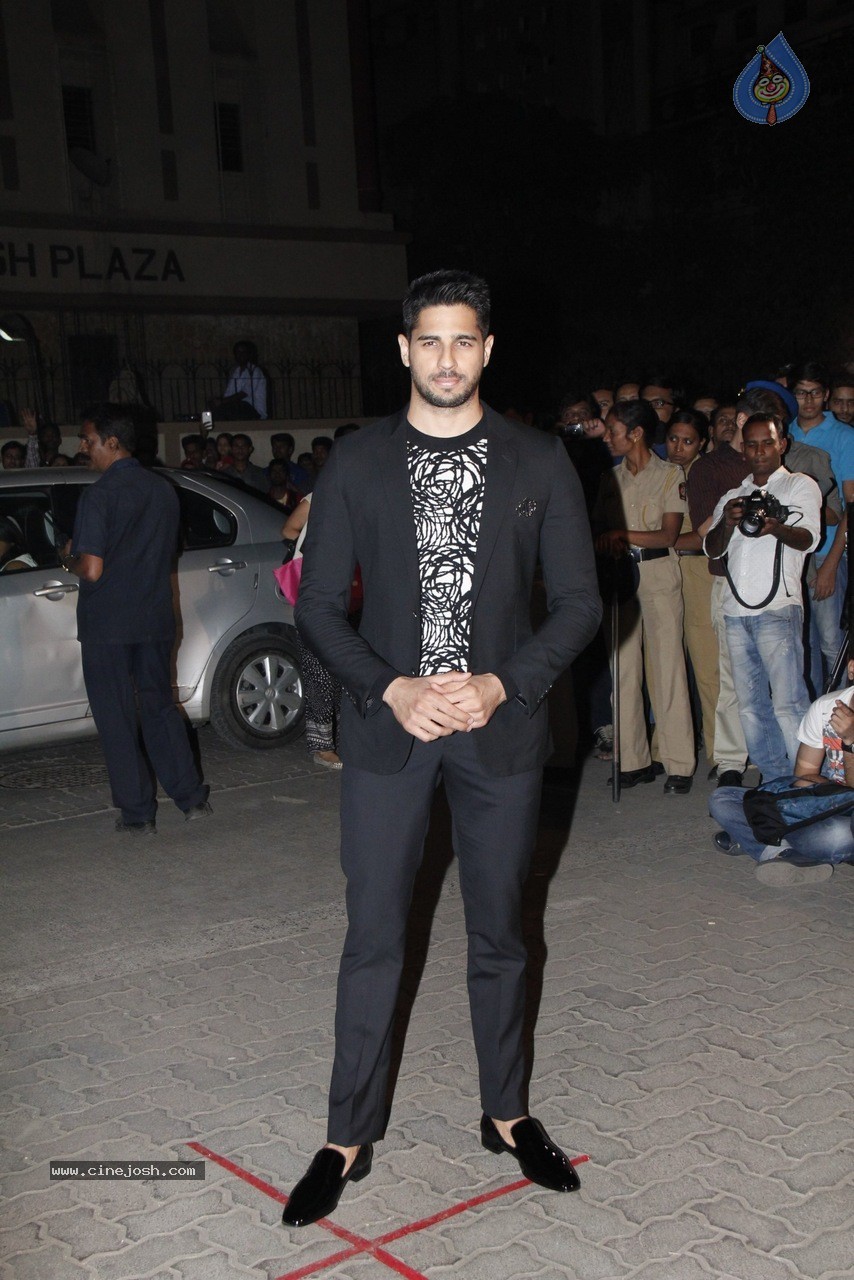 Bolly Celebs at The 60th Britannia Filmfare 2014 Awards 01 - 63 / 144 photos