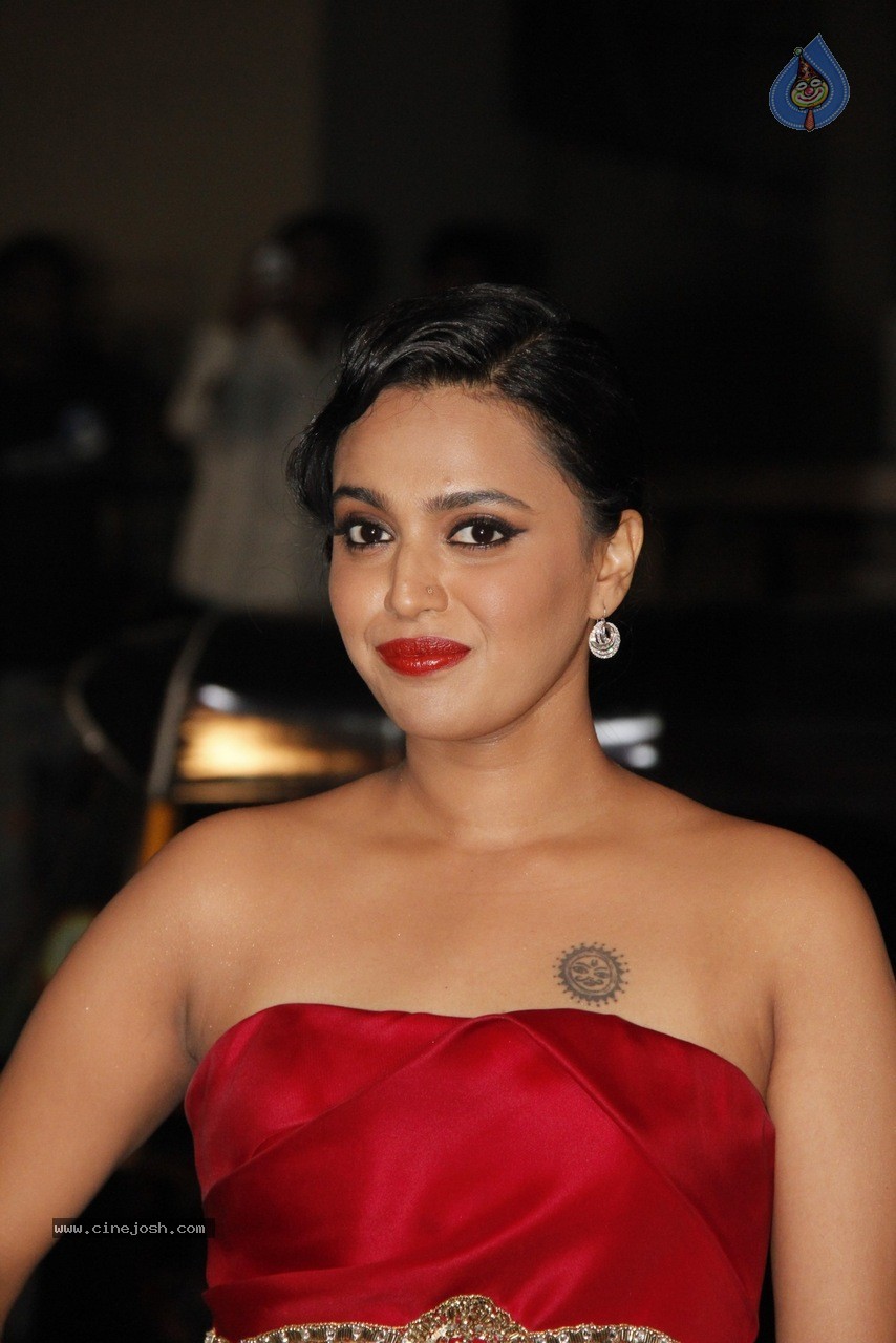 Bolly Celebs at The 60th Britannia Filmfare 2014 Awards 01 - 121 / 144 photos