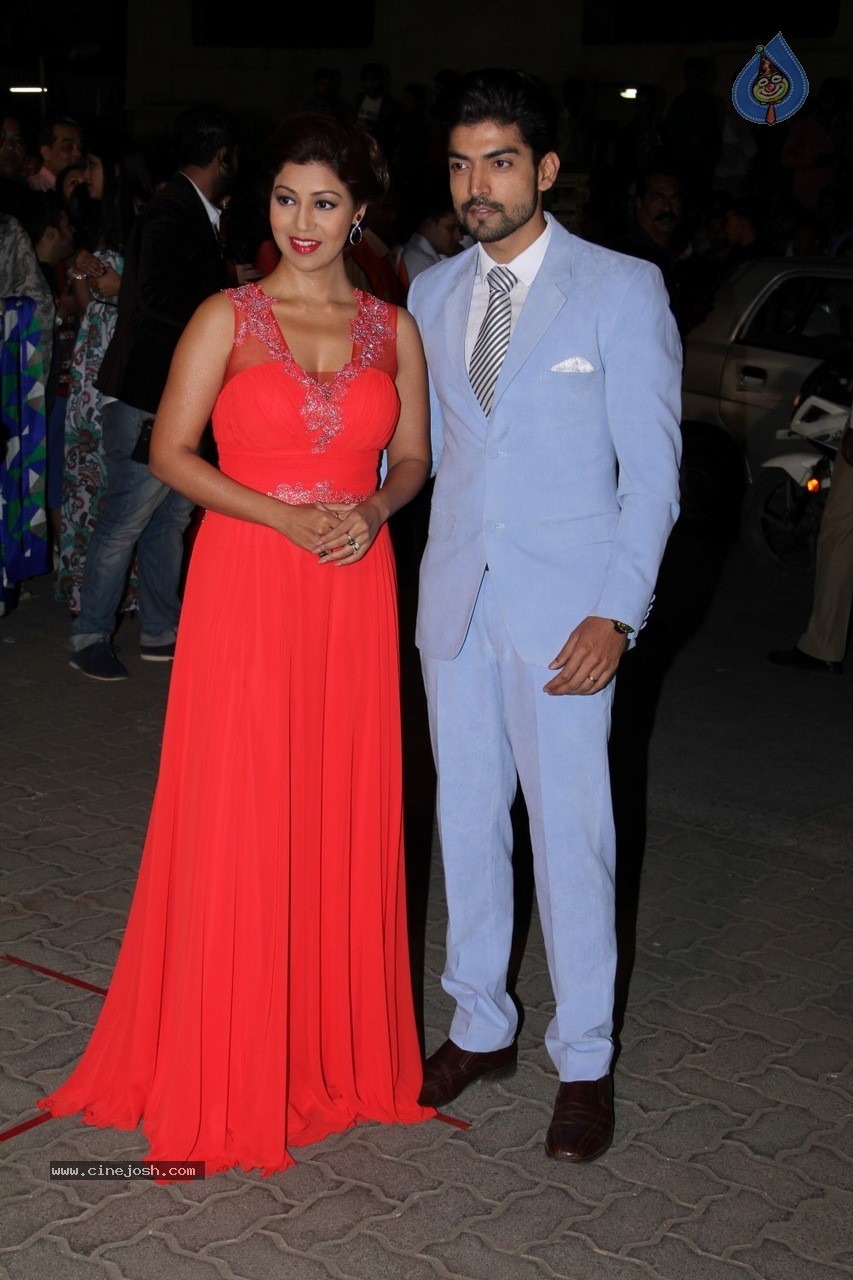 Bolly Celebs at The 60th Britannia Filmfare 2014 Awards 02 - 56 / 144 photos