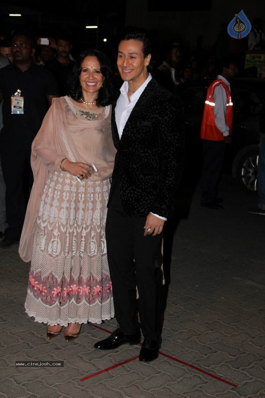 Bolly Celebs at The 60th Britannia Filmfare 2014 Awards 02 - 72 / 144 photos