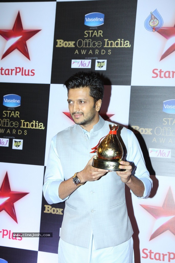 Bolly Celebs at The First Star Box Office India Awards - 70 / 90 photos