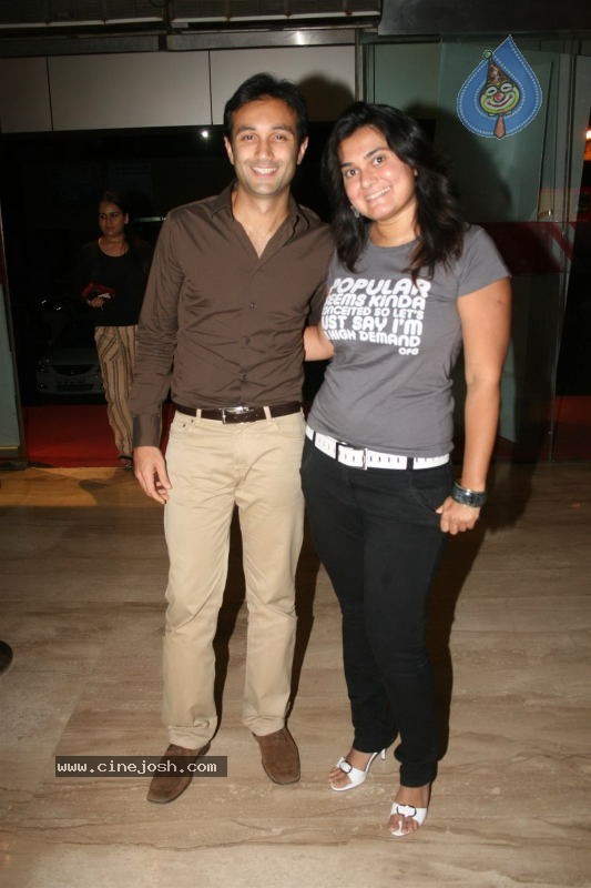 Bolly Celebs at The Japanese Wife Premiere - 40 / 48 photos