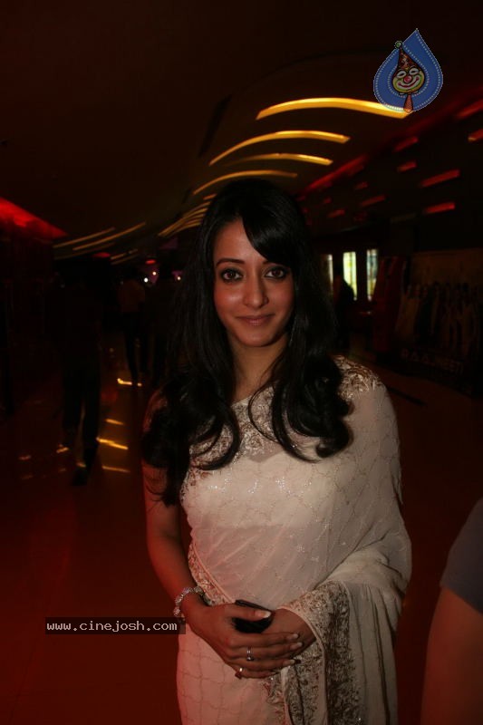 Bolly Celebs at The Japanese Wife Premiere - 42 / 48 photos