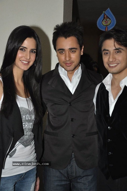 Bolly Celebs at the Sets of X Factor - 10 / 18 photos