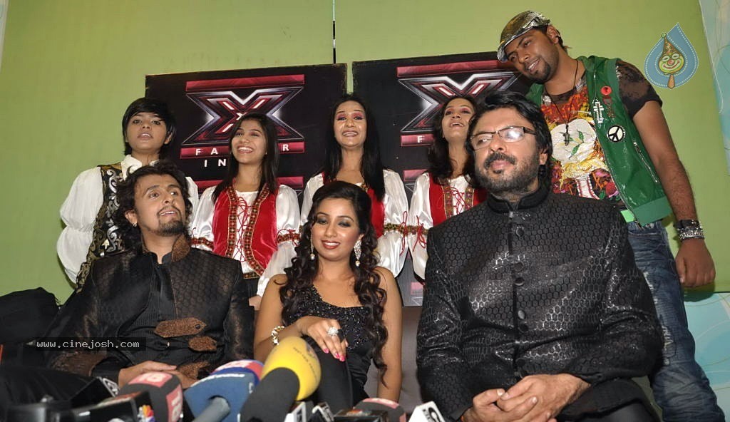 Bolly Celebs at the Sets of X Factor - 14 / 18 photos