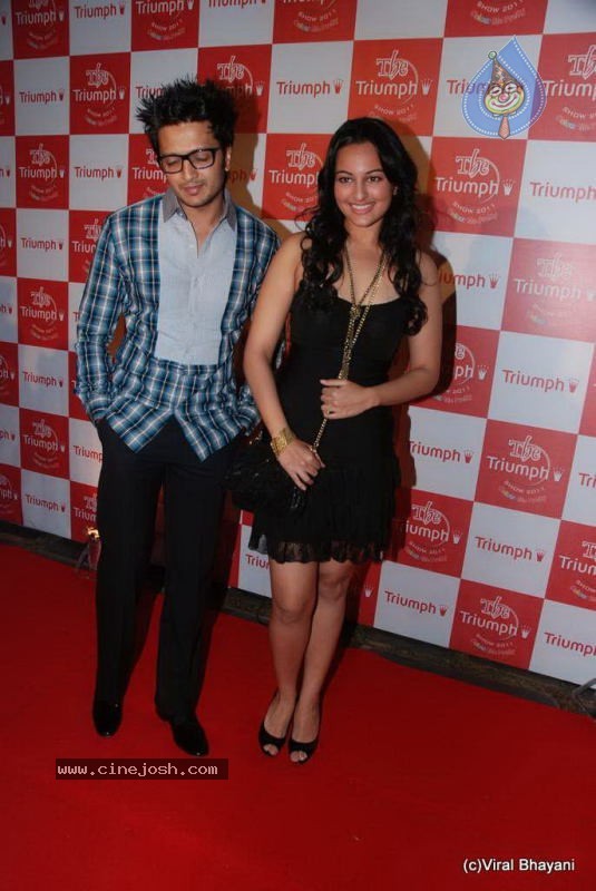 Bolly Celebs at The Triumph Show 2011 - 69 / 129 photos