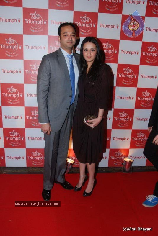 Bolly Celebs at The Triumph Show 2011 - 98 / 129 photos