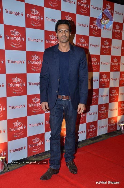 Bolly Celebs at The Triumph Show 2011 - 101 / 129 photos