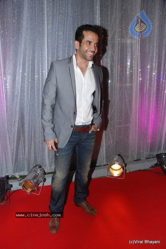 Bolly Celebs at The Triumph Show 2011 - 106 / 129 photos