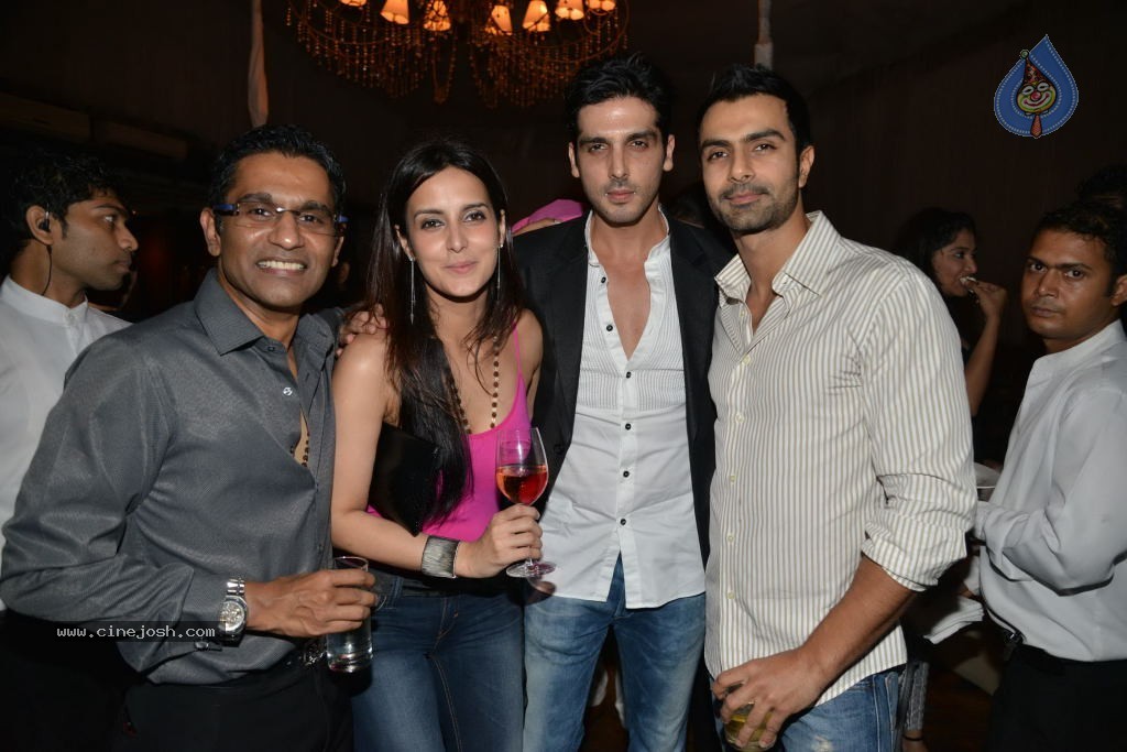 Bolly Celebs at Tulip Joshi Bday Bash - 17 / 34 photos