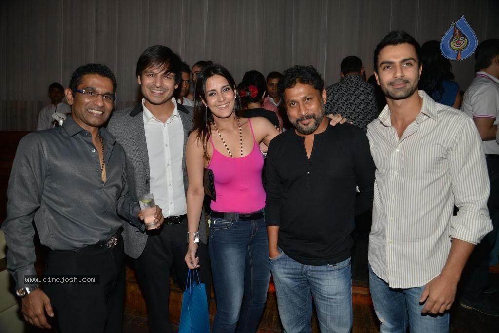 Bolly Celebs at Tulip Joshi Bday Bash - 19 / 34 photos