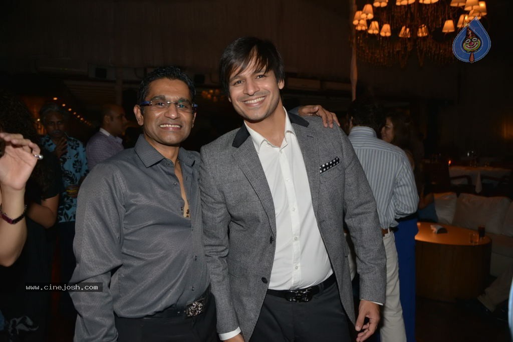 Bolly Celebs at Tulip Joshi Bday Bash - 20 / 34 photos