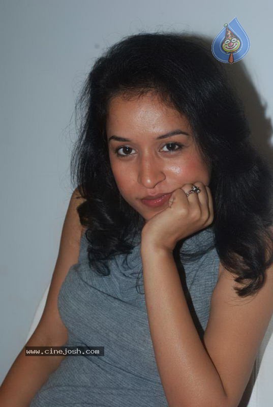 Bolly Celebs at Turning 30 Bash - 8 / 84 photos