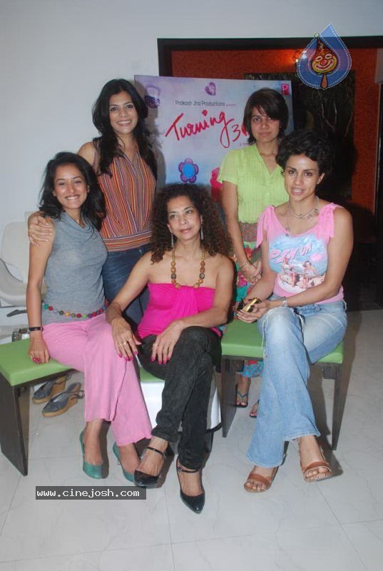 Bolly Celebs at Turning 30 Bash - 29 / 84 photos