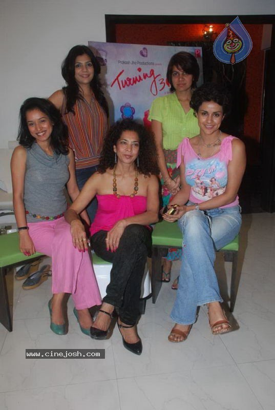 Bolly Celebs at Turning 30 Bash - 45 / 84 photos