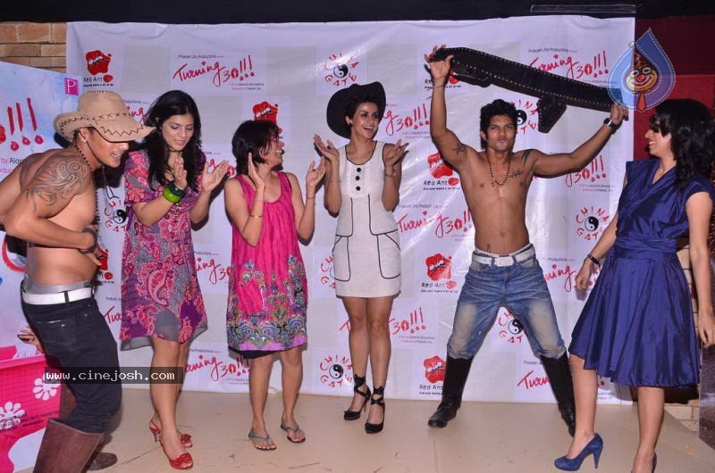 Bolly Celebs at Turning 30 Bash - 48 / 84 photos