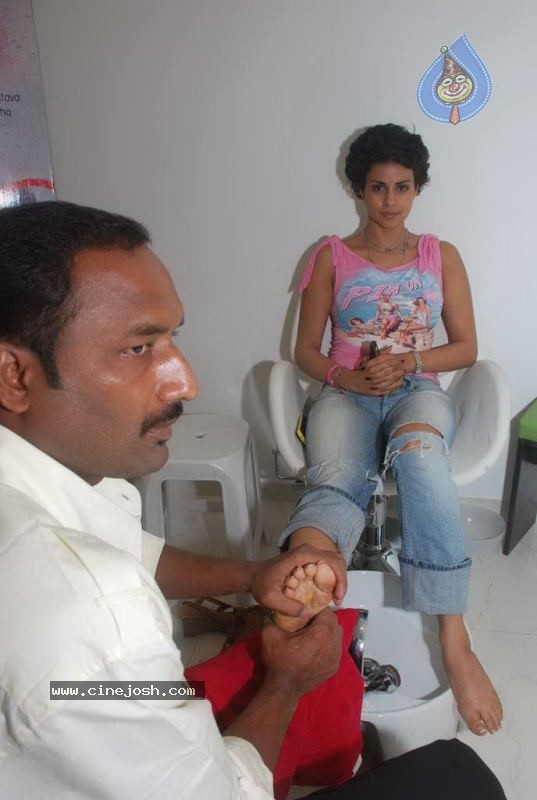 Bolly Celebs at Turning 30 Bash - 60 / 84 photos