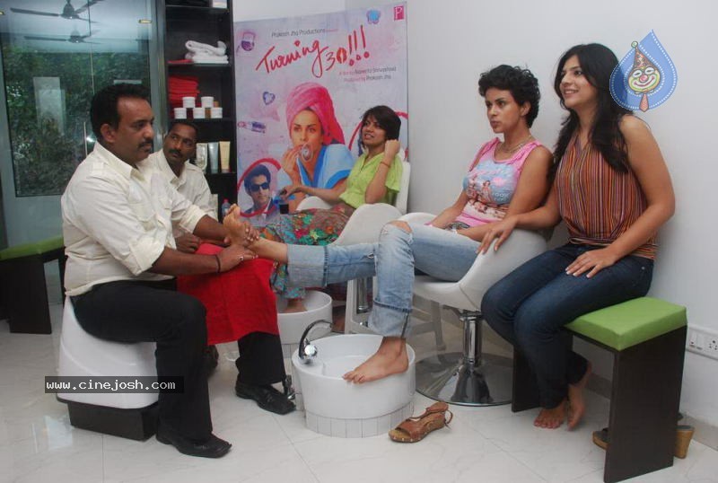 Bolly Celebs at Turning 30 Bash - 72 / 84 photos