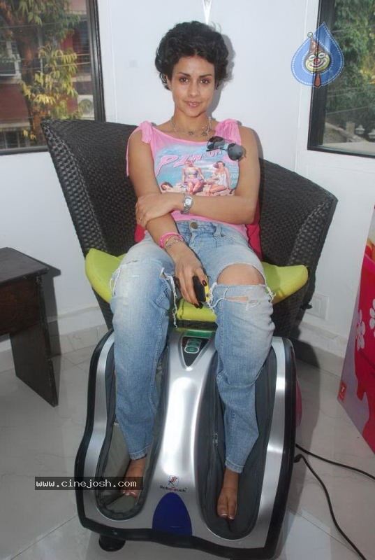 Bolly Celebs at Turning 30 Bash - 83 / 84 photos