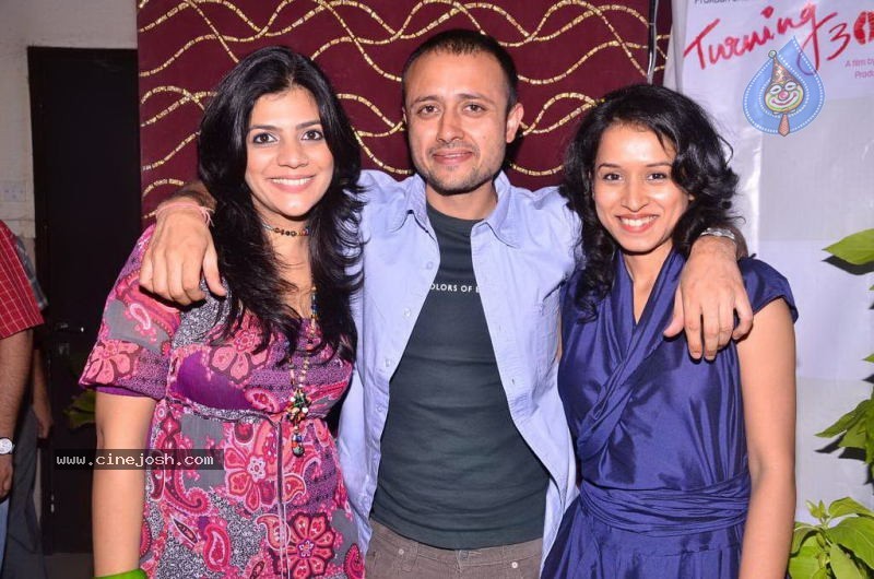 Bolly Celebs at Turning 30 Bash - 84 / 84 photos