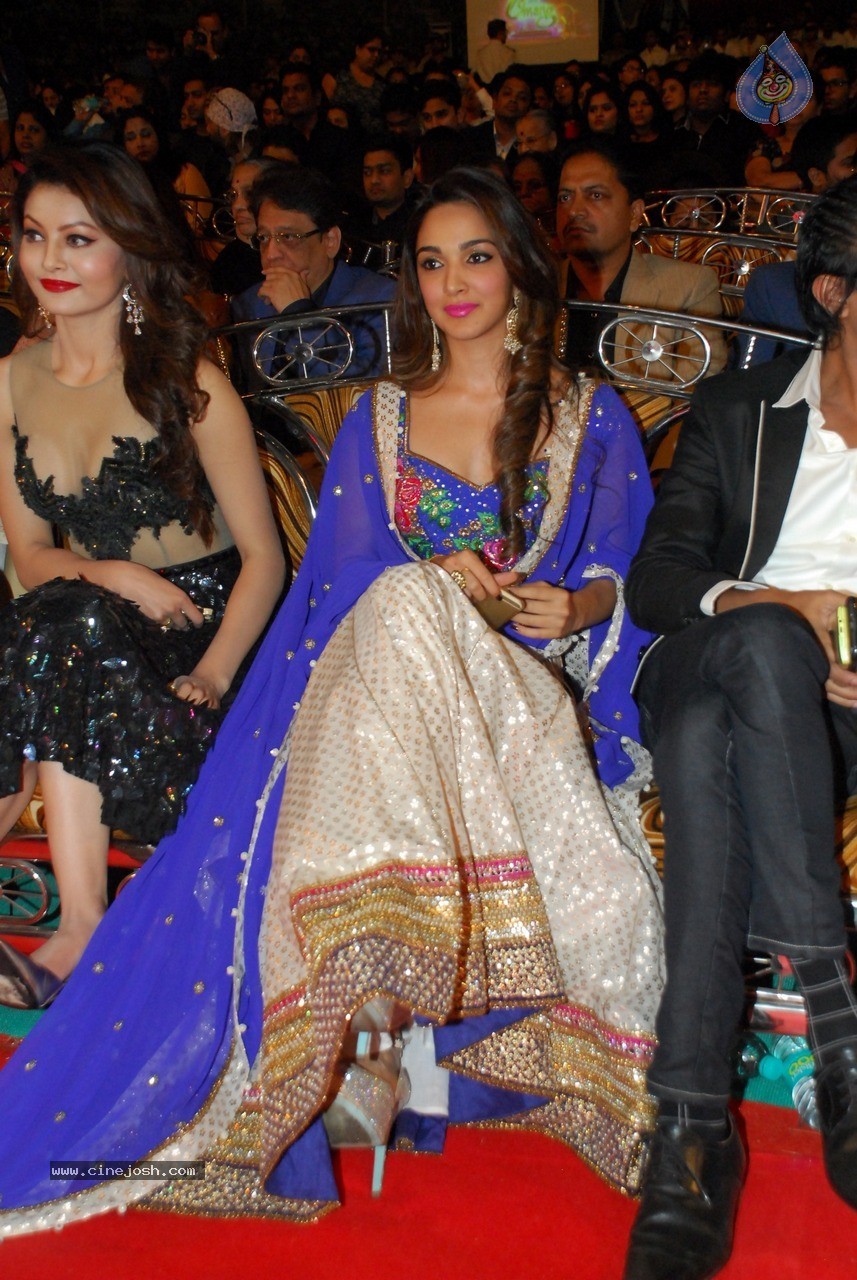 Bolly Celebs at Umang Event 01 - 4 / 120 photos