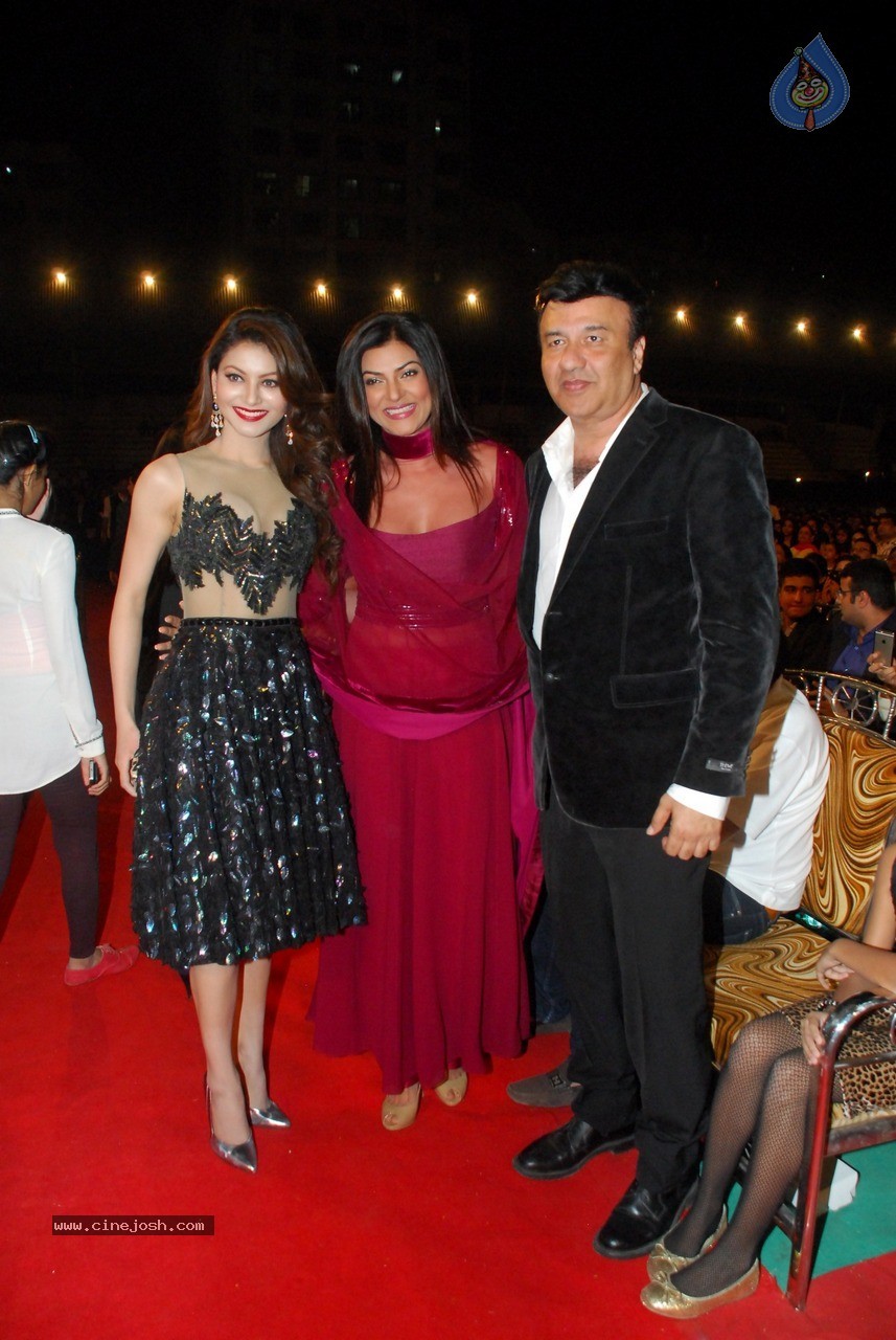 Bolly Celebs at Umang Event 01 - 40 / 120 photos