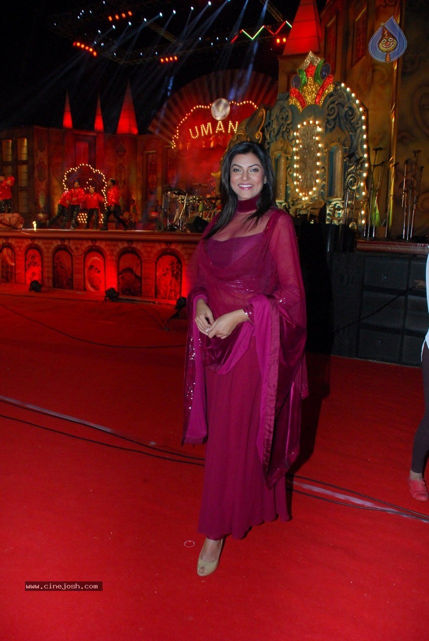 Bolly Celebs at Umang Event 01 - 43 / 120 photos