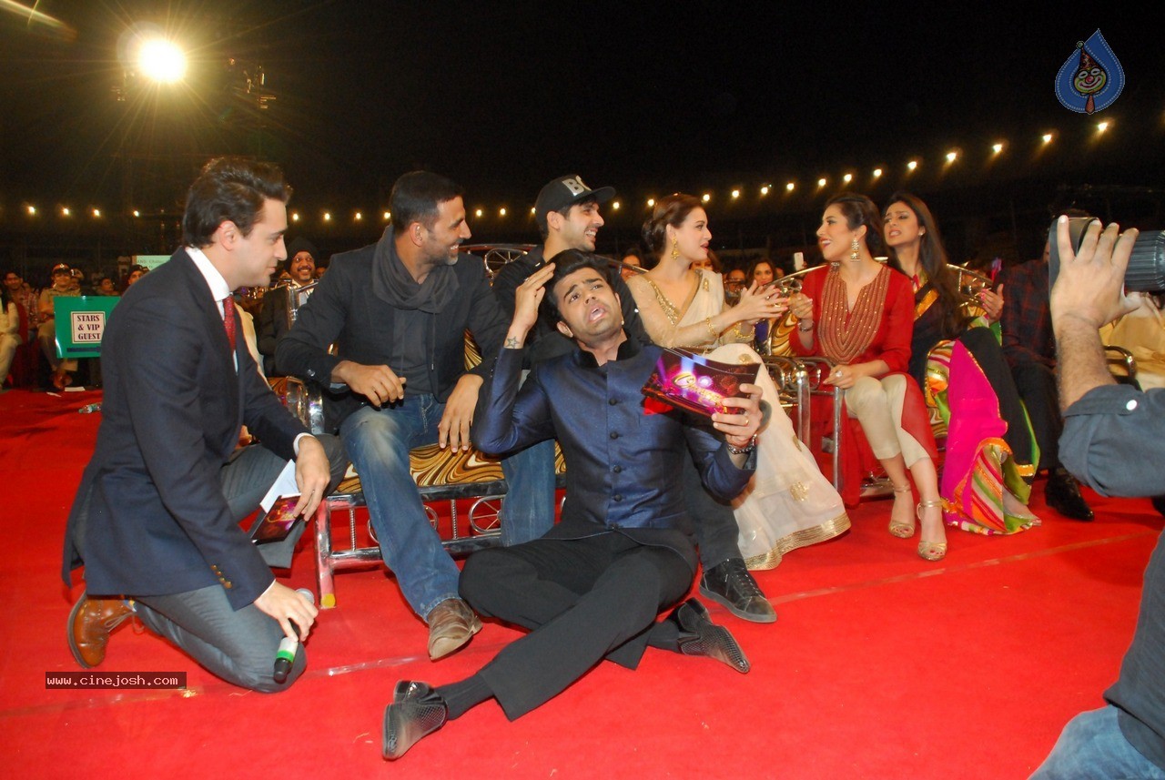 Bolly Celebs at Umang Event 01 - 77 / 120 photos