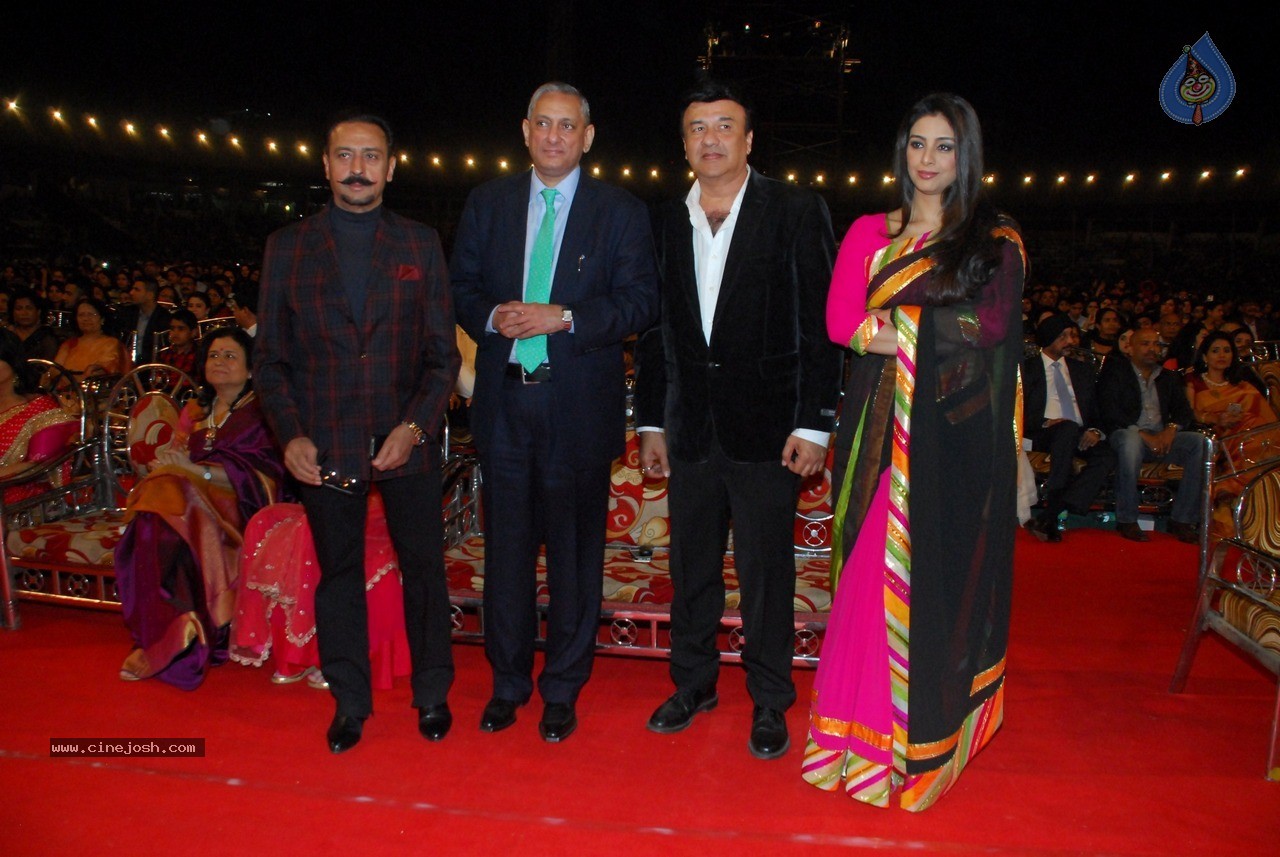 Bolly Celebs at Umang Event 01 - 106 / 120 photos