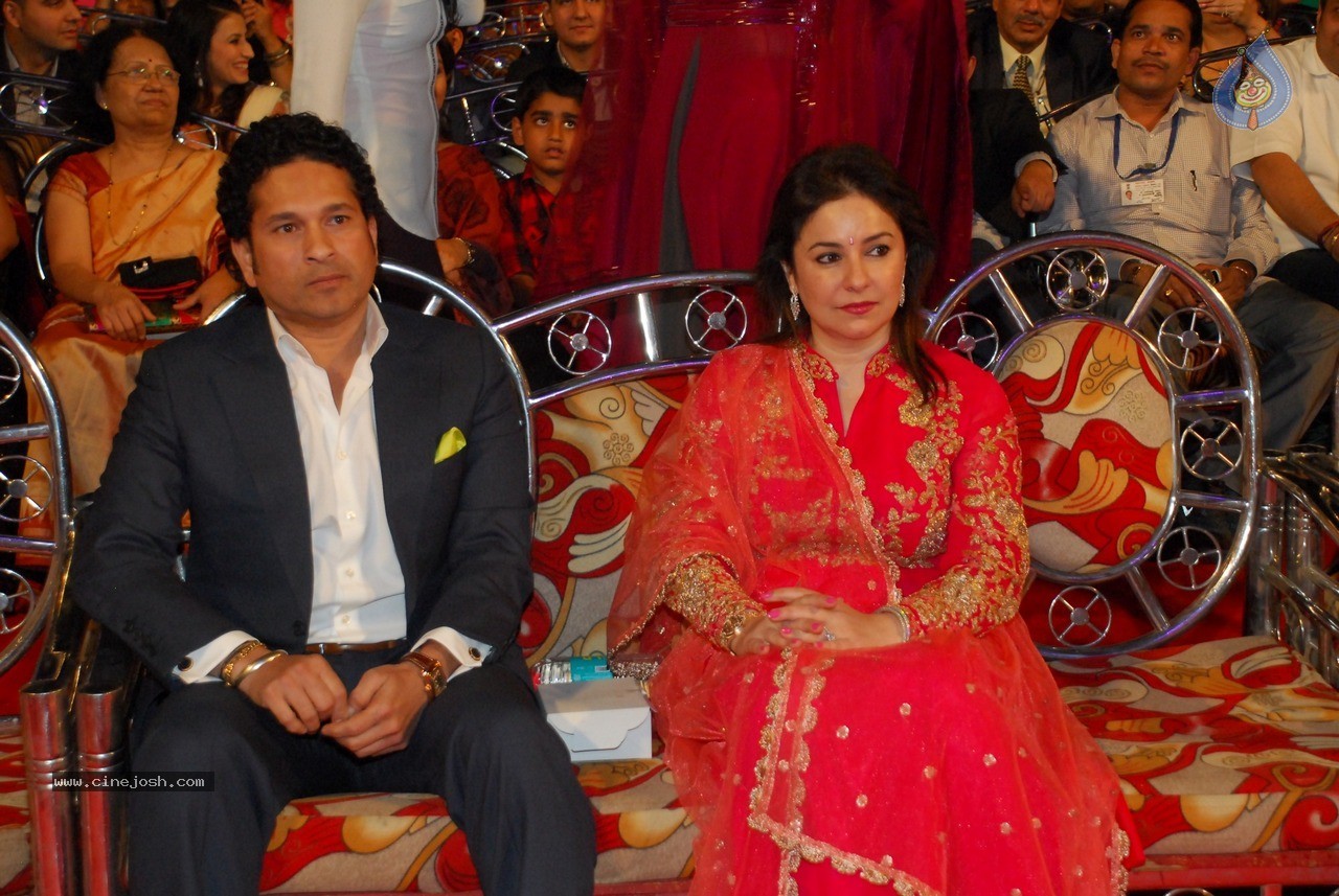 Bolly Celebs at Umang Event 01 - 111 / 120 photos