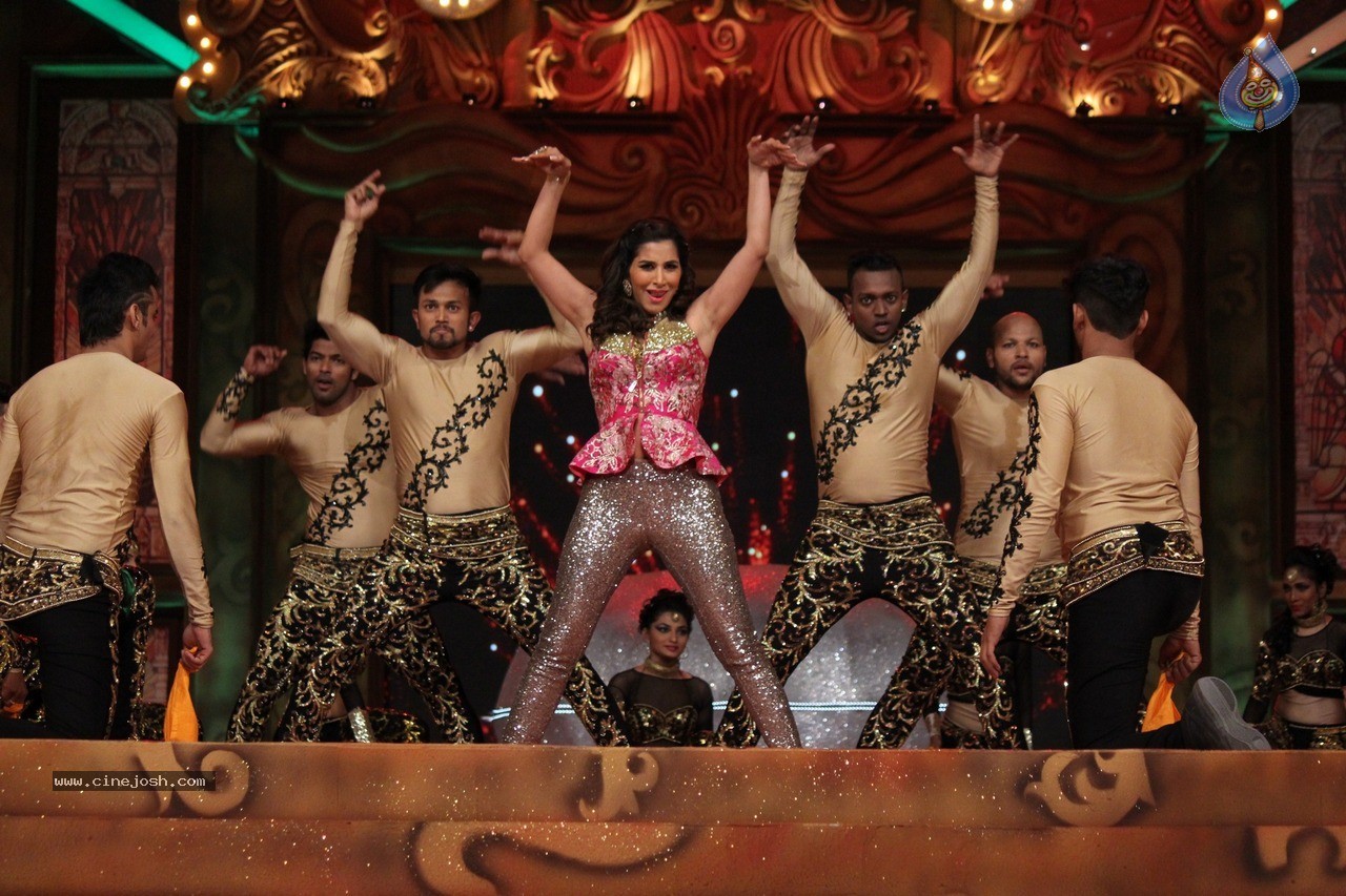 Bolly Celebs at Umang Event 02 - 3 / 98 photos