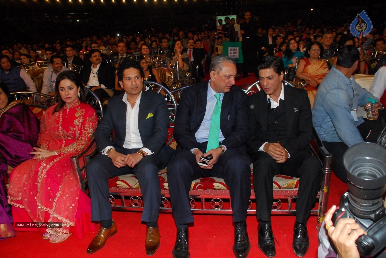 Bolly Celebs at Umang Event 02 - 16 / 98 photos