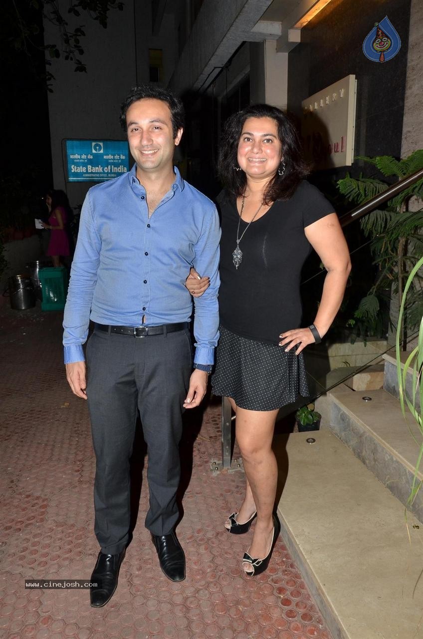 Bolly Celebs at Under Construction Show - 25 / 55 photos