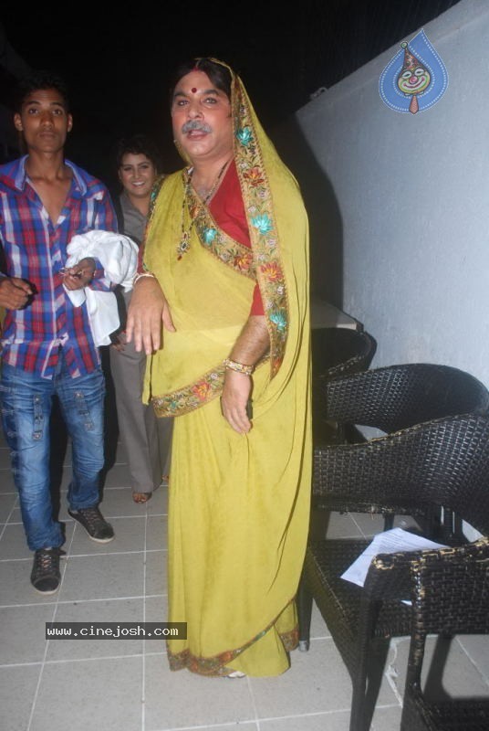 Bolly Celebs at Uttaran Party - 19 / 33 photos