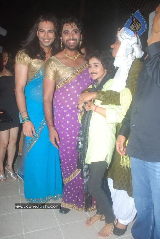 Bolly Celebs at Uttaran Party - 24 / 33 photos