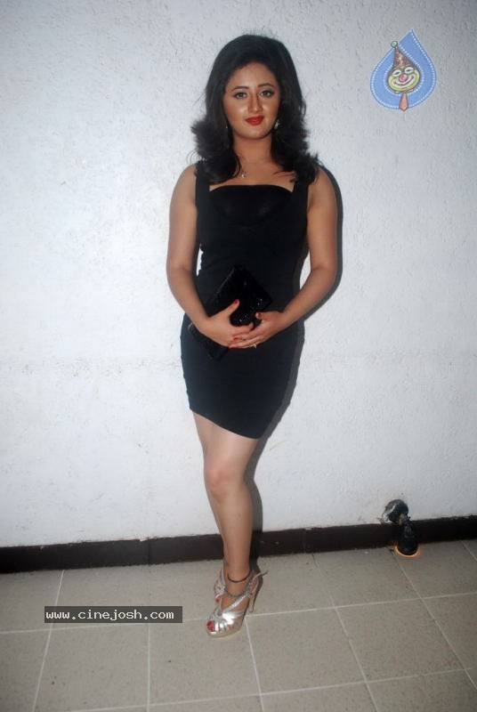 Bolly Celebs at Uttaran Party - 27 / 33 photos