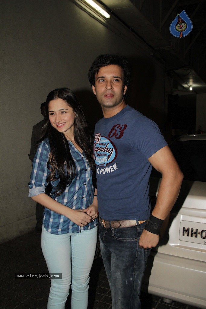 Celebs at Vicky Donor Premiere - 36 / 41 photos