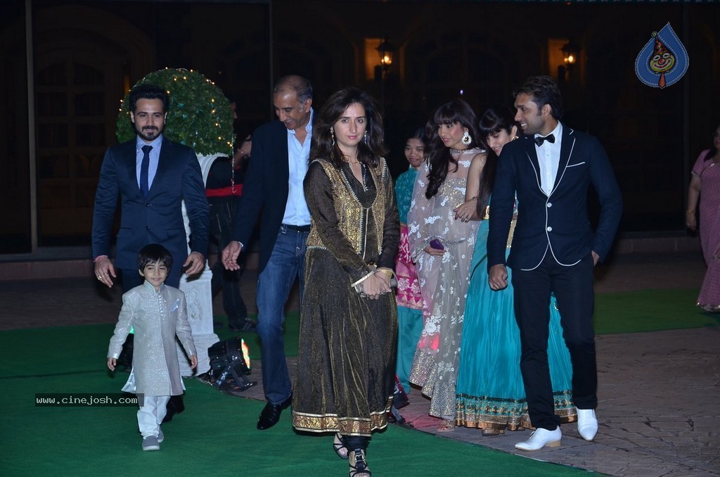 Bolly Celebs at Vishesh Bhatt Wedding Reception - 35 / 136 photos